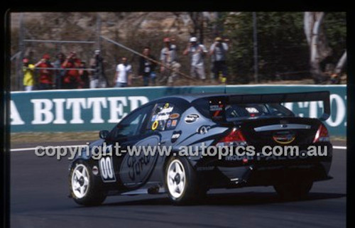 Bathurst 1000, 2002 - Photographer Marshall Cass - Code 02-B02-175