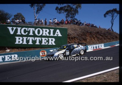 Bathurst 1000, 2002 - Photographer Marshall Cass - Code 02-B02-180