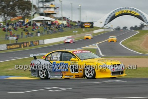 Bathurst 1000, 2003 -  Photographer Marshall Cass - Code 03-MC-B03-350