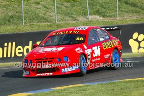 Bathurst 1000, 2003 -  Photographer Marshall Cass - Code 03-MC-B03-397