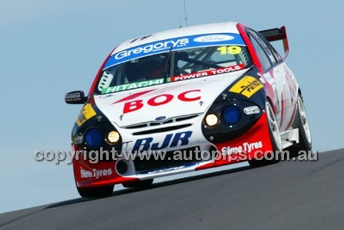 Bathurst 1000, 2004 -  Photographer Marshall Cass - Code 04-MC-B04-048