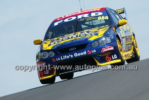 Bathurst 1000, 2004 -  Photographer Marshall Cass - Code 04-MC-B04-077