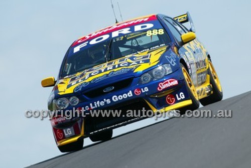 Bathurst 1000, 2004 -  Photographer Marshall Cass - Code 04-MC-B04-087