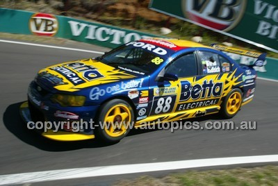 Bathurst 1000, 2004 -  Photographer Marshall Cass - Code 04-MC-B04-161