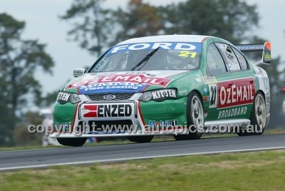 Bathurst 1000, 2004 -  Photographer Marshall Cass - Code 04-MC-B04-172