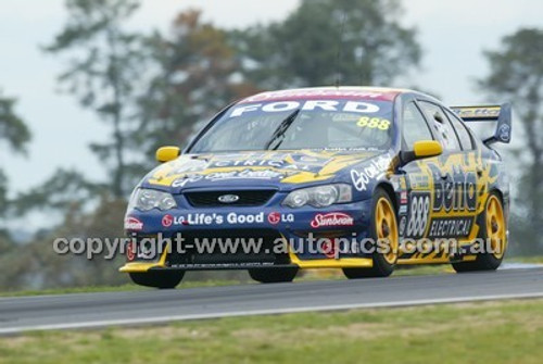 Bathurst 1000, 2004 -  Photographer Marshall Cass - Code 04-MC-B04-175