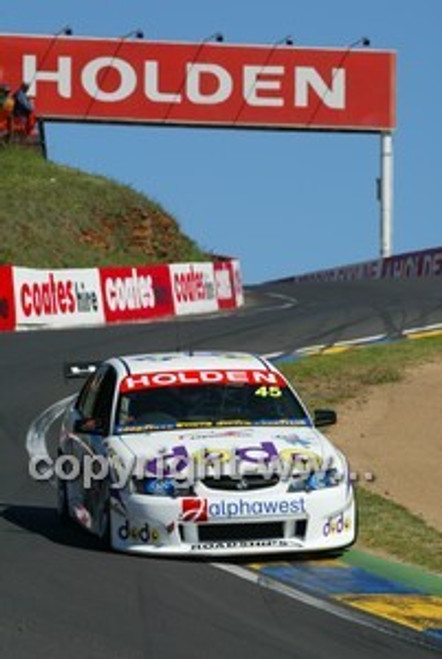 Bathurst 1000, 2004 -  Photographer Marshall Cass - Code 04-MC-B04-323