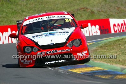 Bathurst 1000, 2004 -  Photographer Marshall Cass - Code 04-MC-B04-382