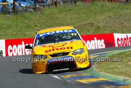 Bathurst 1000, 2004 -  Photographer Marshall Cass - Code 04-MC-B04-386