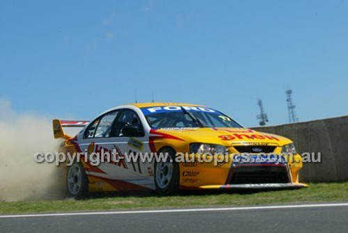 Bathurst 1000, 2004 -  Photographer Marshall Cass - Code 04-MC-B04-406