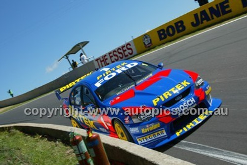 Bathurst 1000, 2004 -  Photographer Marshall Cass - Code 04-MC-B04-407