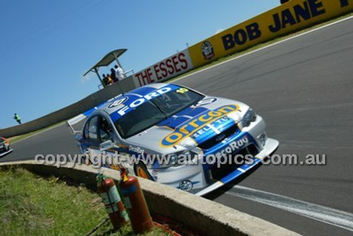 Bathurst 1000, 2004 -  Photographer Marshall Cass - Code 04-MC-B04-423