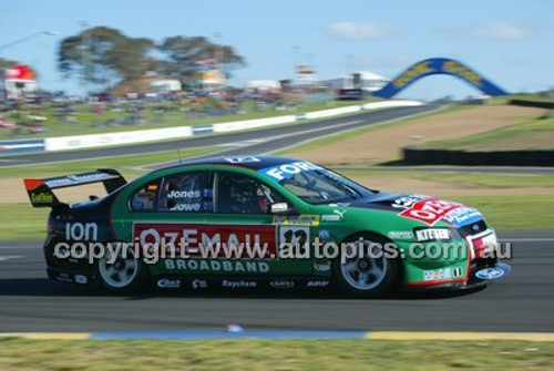 Bathurst 1000, 2004 -  Photographer Marshall Cass - Code 04-MC-B04-496