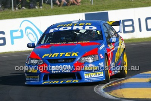 Bathurst 1000, 2004 -  Photographer Marshall Cass - Code 04-MC-B04-535