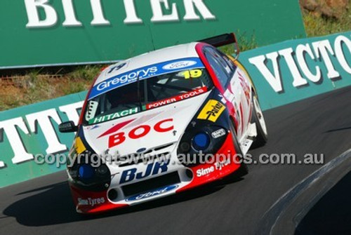 Bathurst 1000, 2004 -  Photographer Marshall Cass - Code 04-MC-B04-554