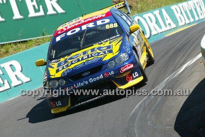 Bathurst 1000, 2004 -  Photographer Marshall Cass - Code 04-MC-B04-594
