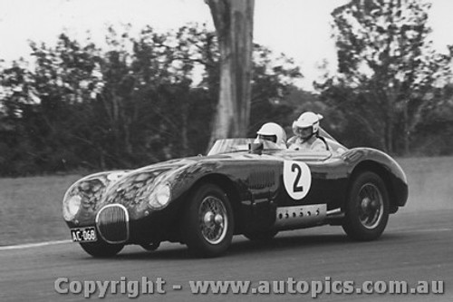 70416  -  I. Cummings - Jaguar C Type  -  Oran Park 1970