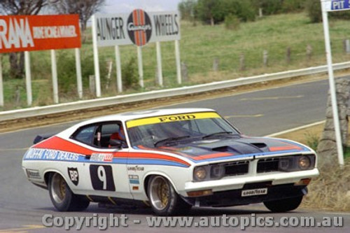 76718  -  A. Moffat / V. Schuppan  -  Bathurst 1976 - Ford Falcon XB GT