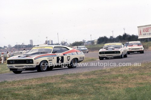 77080 - Colin Bond & Allan Moffat, Falcon - Surfers Paradise 1977