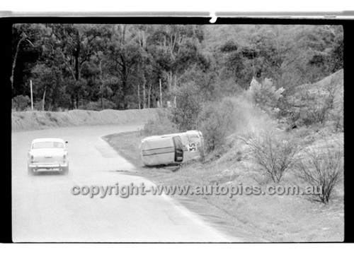 Jeff Leighton Morris Cooper S - Amaroo Park 13th September 1970 - 70-AM13970-015