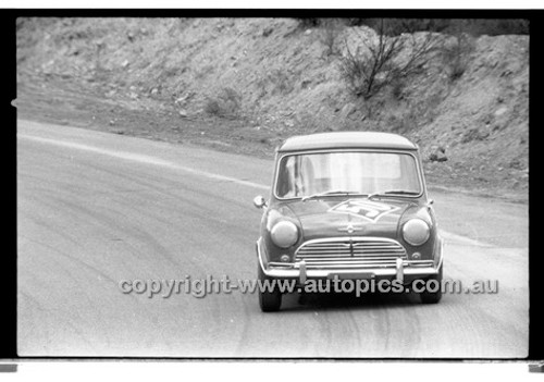 F. Condon Morris Cooper S - Amaroo Park 13th September 1970 - 70-AM13970-121