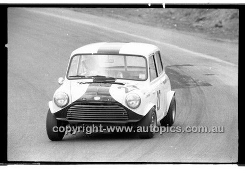 John Leffler Morris Cooper S - Amaroo Park 13th September 1970 - 70-AM13970-128