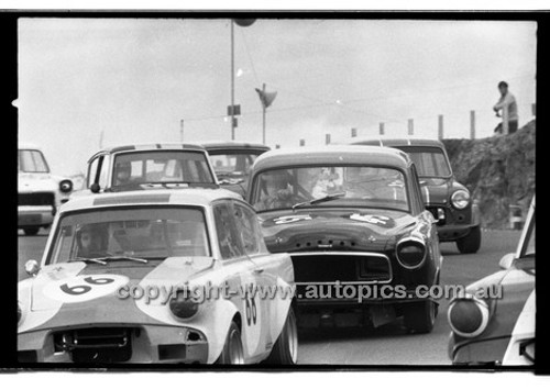 Gary Harrington Anglia & Chris Strode Holden - Amaroo Park 13th September 1970 - 70-AM13970-190