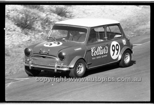 Phil Barnes Morris Cooper S - Amaroo Park 31th May 1970 - 70-AM31570-076