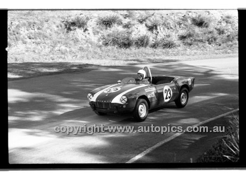 D. Worrell Triumph Spitfire - Amaroo Park 31th May 1970 - 70-AM31570-105