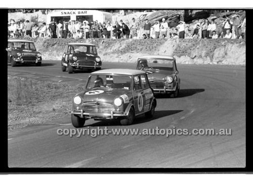 Don Holland Morris Cooper S - Amaroo Park 31th May 1970 - 70-AM31570-237