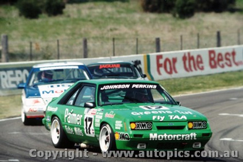 85710  -  D. Johnson / L. Perkins    Bathurst 1985  Ford Mustang