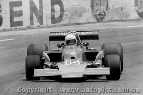 77611  -  T. Hook - Lola T332 Chev  -  Tasman Series 1977 - Oran Park