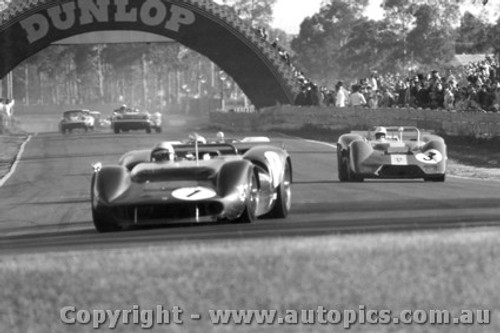 68427 - Matich in  his SR3 ahead of Allen s Elfin Traco Harvey s Elfin 400 Warwick Farm 1968