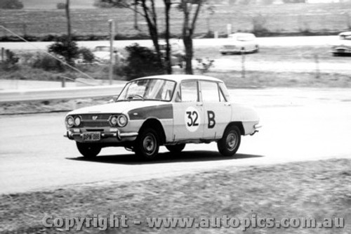 65716 - Treloar / Bond - Isuzu Bellett Bathurst 1965