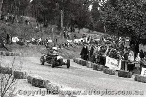 Hepburn Springs Hill Climb 1959 - Photographer Peter D'Abbs - Code 599075