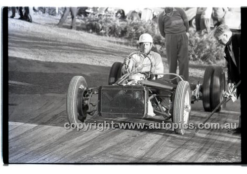 Rob Roy HillClimb 1st June 1958 - Photographer Peter D'Abbs - Code RR1658-007