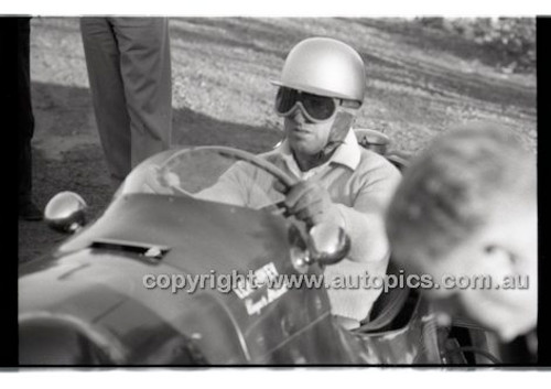 Rob Roy HillClimb 1st June 1958 - Photographer Peter D'Abbs - Code RR1658-008