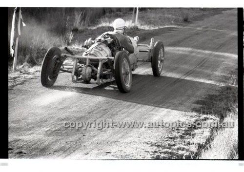 Rob Roy HillClimb 1st June 1958 - Photographer Peter D'Abbs - Code RR1658-029