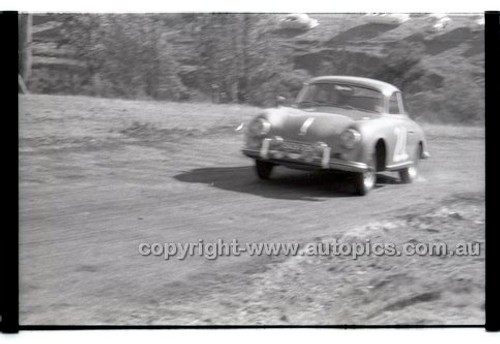 Rob Roy HillClimb 1st June 1958 - Photographer Peter D'Abbs - Code RR1658-032