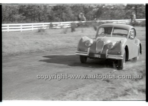 Rob Roy HillClimb 1st June 1958 - Photographer Peter D'Abbs - Code RR1658-034