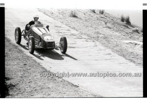 Rob Roy HillClimb 1st June 1958 - Photographer Peter D'Abbs - Code RR1658-044