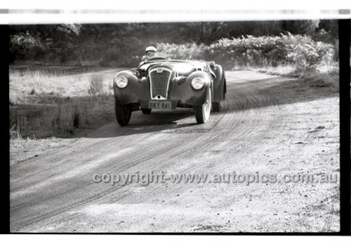 Rob Roy HillClimb 1st June 1958 - Photographer Peter D'Abbs - Code RR1658-047