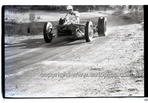 Rob Roy HillClimb 1st June 1958 - Photographer Peter D'Abbs - Code RR1658-049