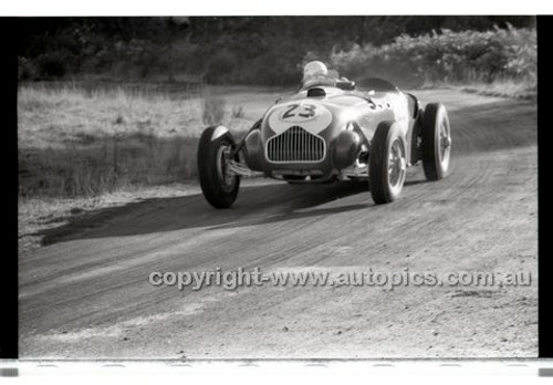 Rob Roy HillClimb 1st June 1958 - Photographer Peter D'Abbs - Code RR1658-051