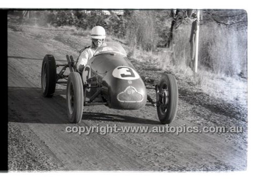 Rob Roy HillClimb 1st June 1958 - Photographer Peter D'Abbs - Code RR1658-060