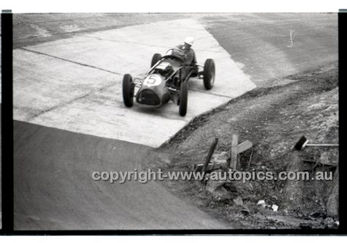 Rob Roy HillClimb 1st June 1958 - Photographer Peter D'Abbs - Code RR1658-062