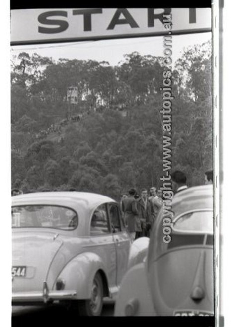 Rob Roy HillClimb 10th August 1958 - Photographer Peter D'Abbs - Code RR1658-105