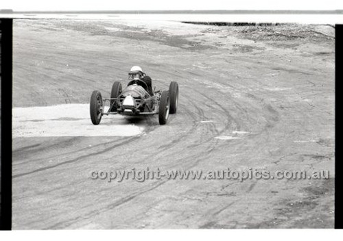 Rob Roy HillClimb 10th August 1958 - Photographer Peter D'Abbs - Code RR1658-121