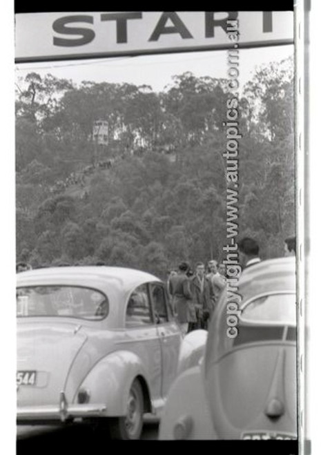 Rob Roy HillClimb 10th August 1958 - Photographer Peter D'Abbs - Code RR1658-128