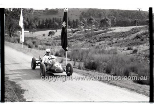 Rob Roy HillClimb 28th September 1958 - Photographer Peter D'Abbs - Code RR1658-258